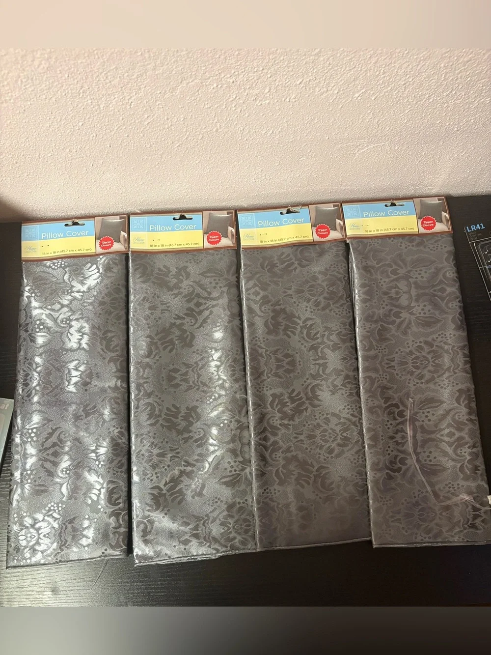 Set of 4 Gray Silver Floral Damask 18x18 Zipper Throw Pillow Covers